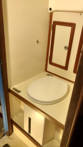 CD27 Toilet 1kb35.jpg