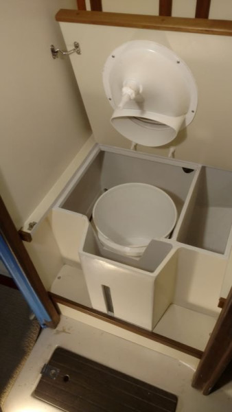 CD27 Toilet 3kb32.jpg